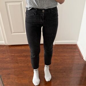 Levi’s high rise straight crop in washed black